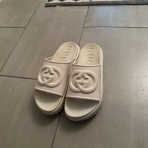 Gucci off white platform sandal US 9.5 Women